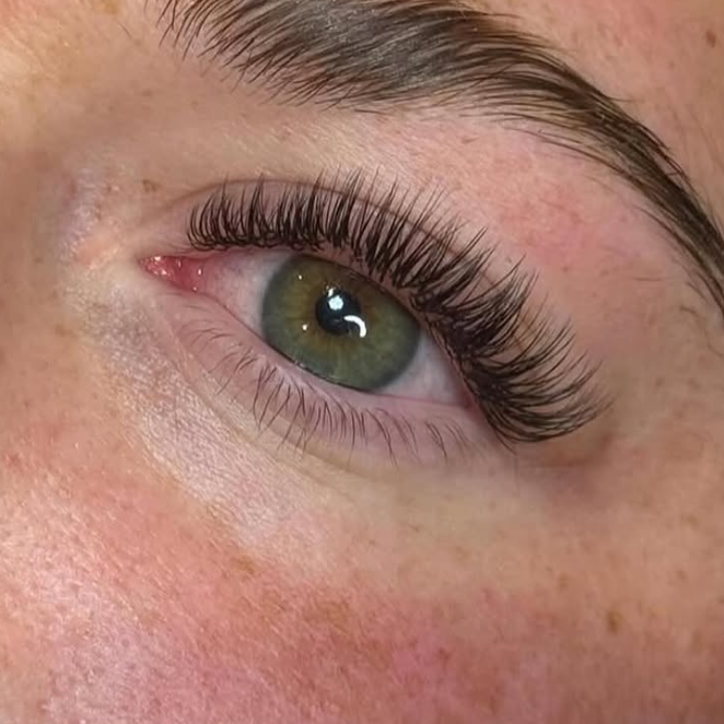 How to Choose the Right Lash Curl: J, B, C, CC, D, DD, L & M Curls Explained