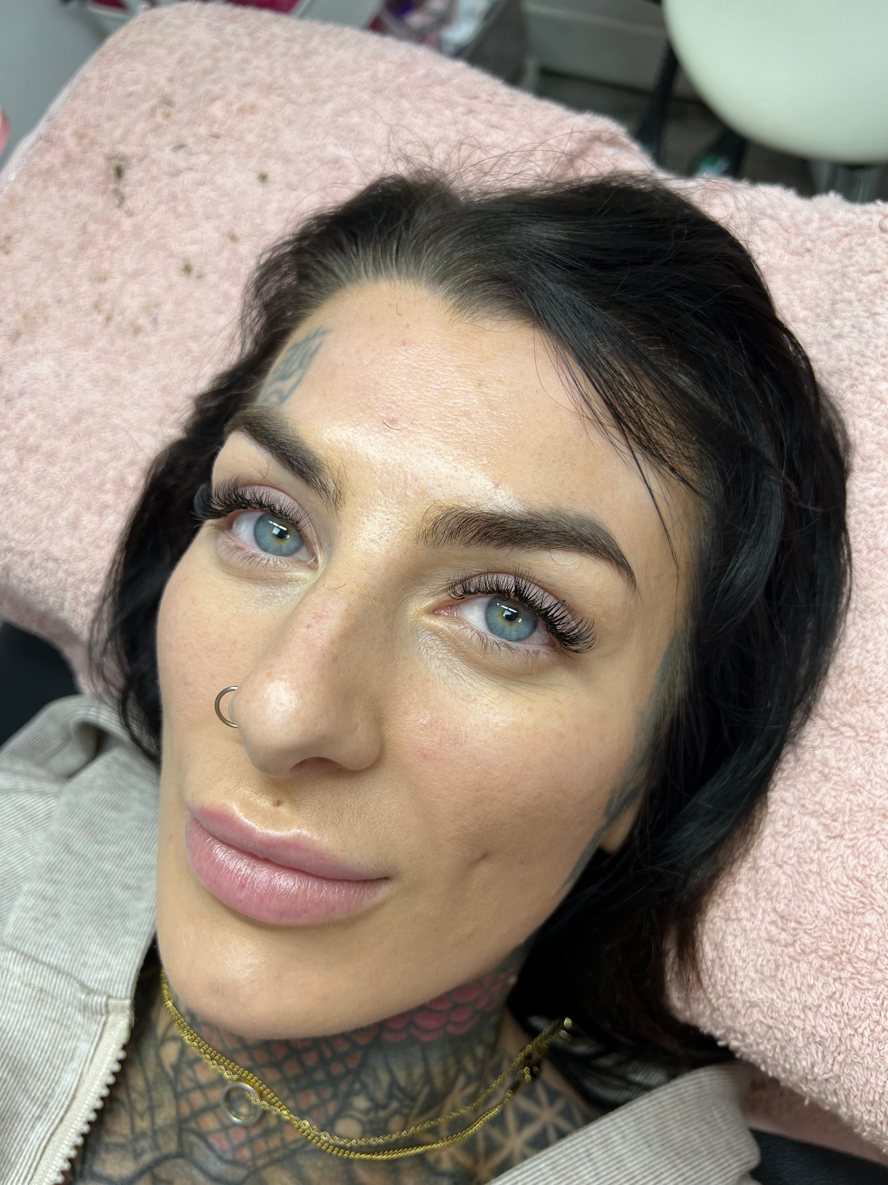 How to Avoid Stickies When Applying Lash Extensions: The Ultimate Guide for Lash Technicians