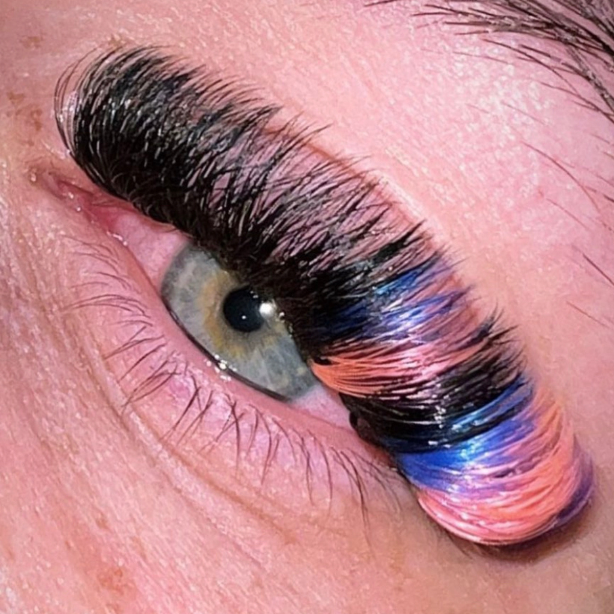 mixed coloured eyelashes, colourful lashes, coloured lashes, coloured lash trays, purple lash extensions, eyelash colour, mix lashes,
