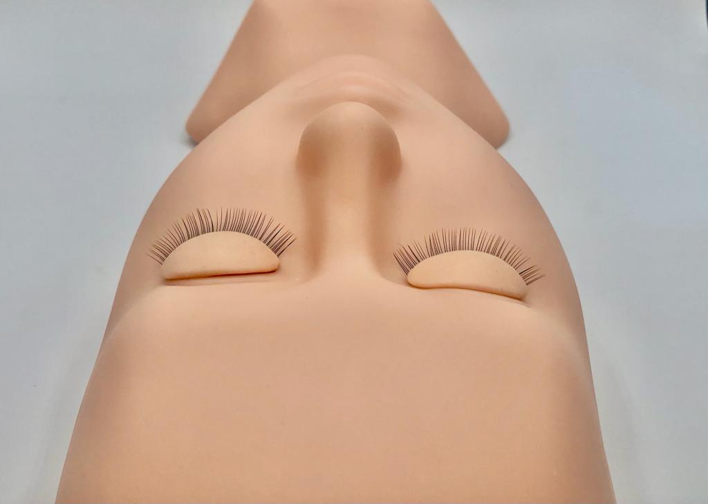 LASH TRAINING HEAD WITH ONE SET OF EYELIDS